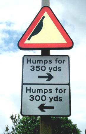 Humps_everywhere_-_Coppermine_-_11307.jpg - I think that sign's winking at me.