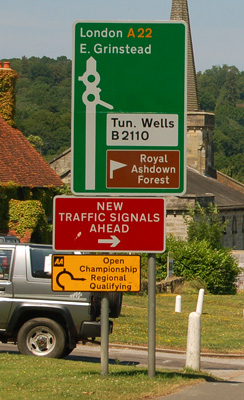 botchedsign2.jpg - Anyone care to hazard a guess as to which of the right-hand junctions the temporary signs are referring to?