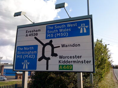 normal_m5_j6.jpg - ...now the next sign has been replace with a new one, neither "City centre" or "West" are signposted!