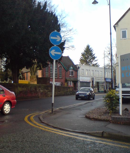 whichwaynow.jpg - You must turn left AND you must turn right? Dudley MBC has confused itself again.